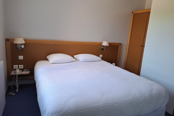 Room 4 of 20