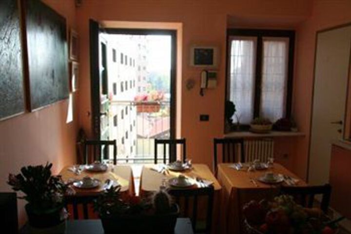 Dining 8 of 21