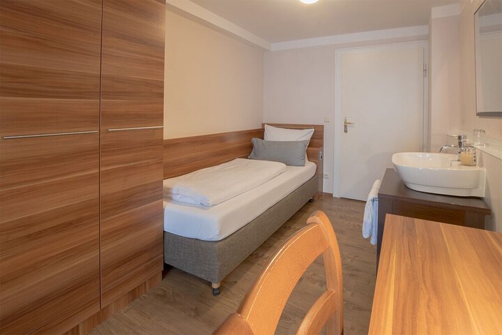 Room 19 of 111