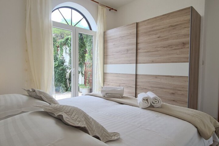 Room 9 of 62