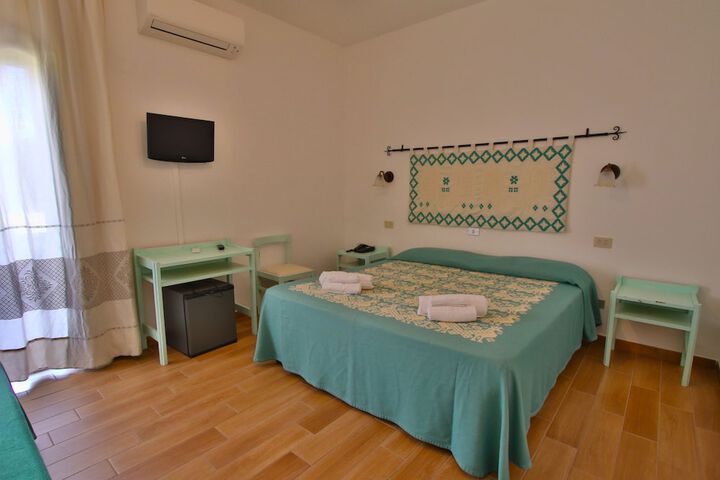 Room 12 of 104