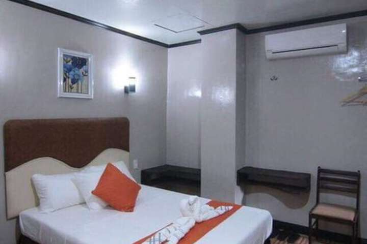 Room 9 of 35