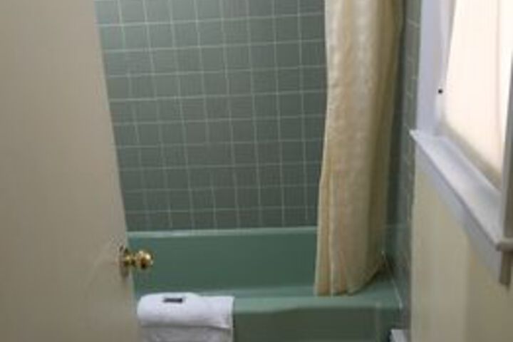 Room 4 of 15