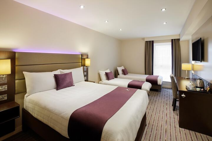 Room 4 of 33