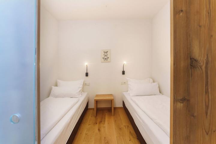 Room 73 of 124