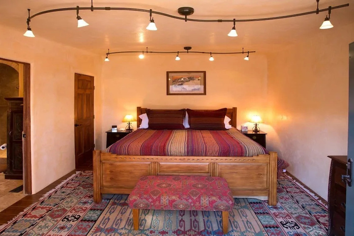 Room 4 of 11
