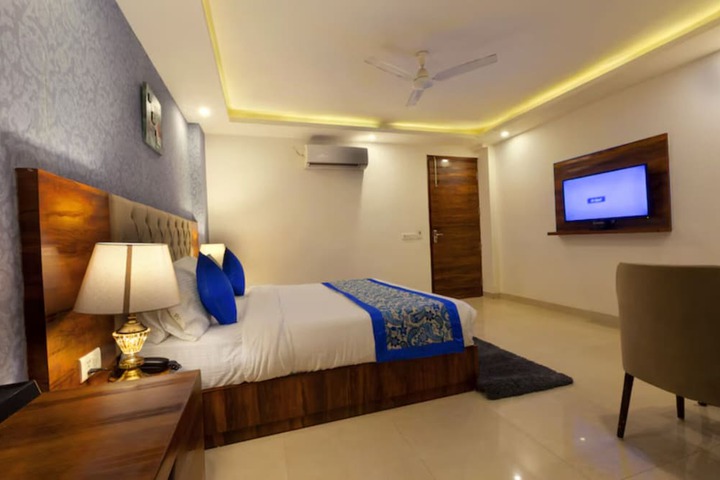 Room 12 of 21