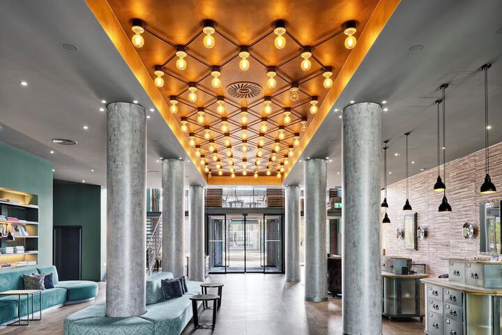 Entrance & Lobby