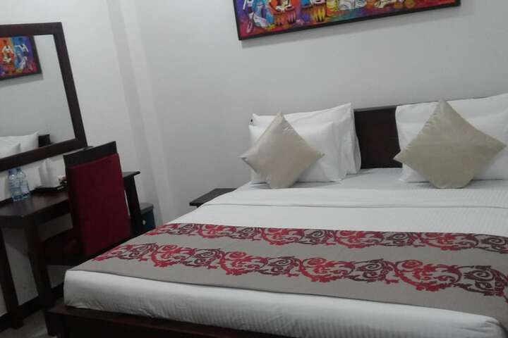 Room 8 of 32