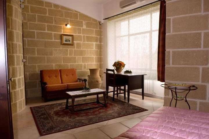 Room 14 of 27