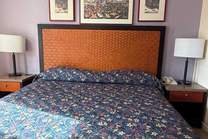 Room 13 of 19