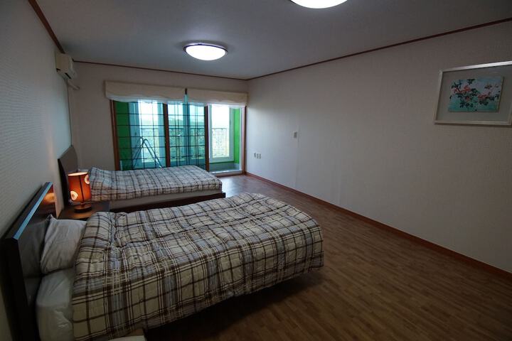 Room 5 of 34