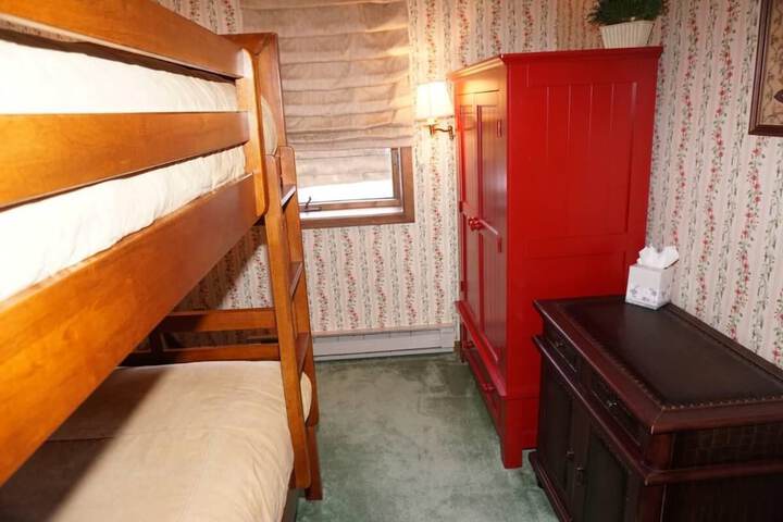 Room 5 of 24