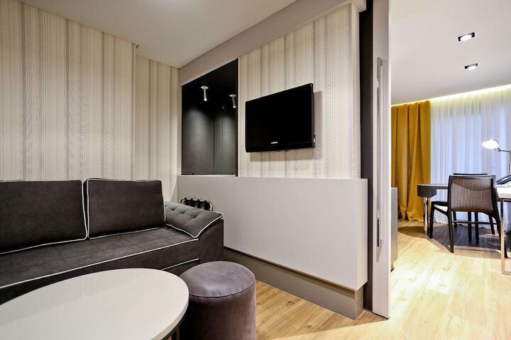 Room 42 of 95