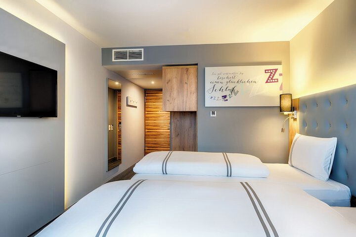 Room 26 of 75