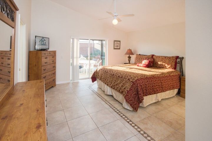 Room 4 of 17