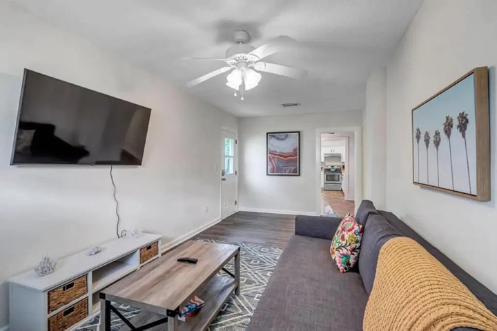 Exterior of Amazing 1 BR apt - 1 block from Jax Beach!
