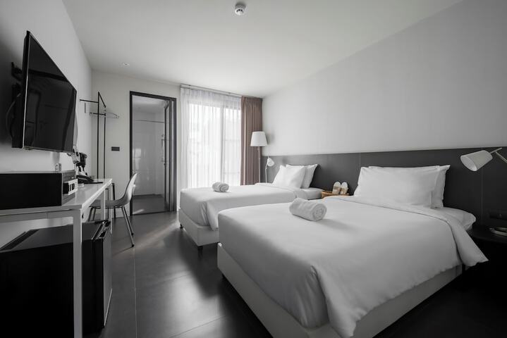 Room 13 of 37