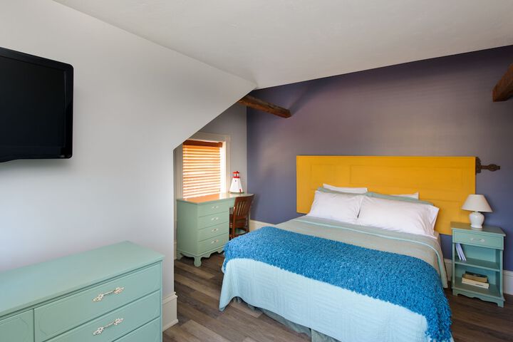 Room 2 of 32