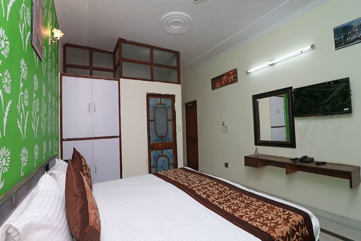 Room 8 of 25