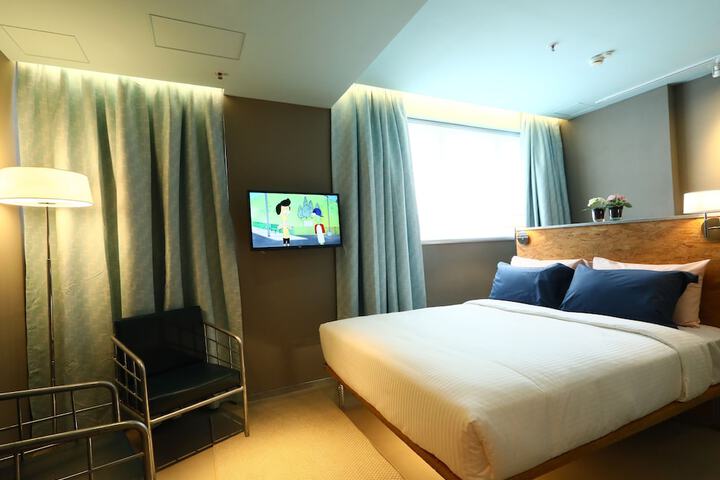 Room 11 of 40