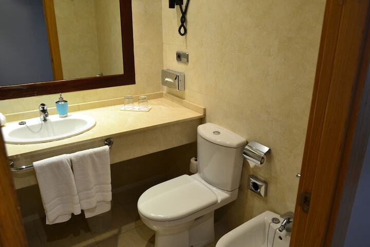 Room 11 of 32