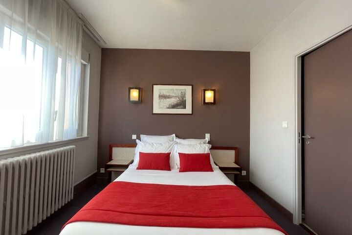 Room 15 of 33