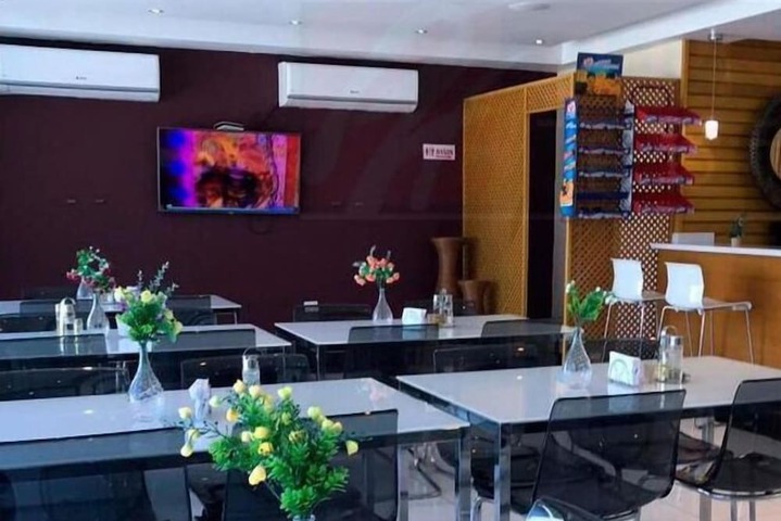 Dining 56 of 67