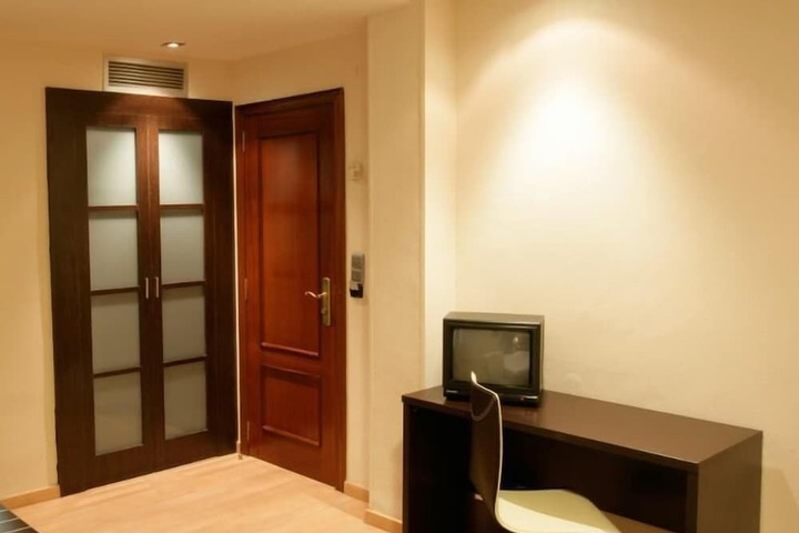 Room 6 of 34