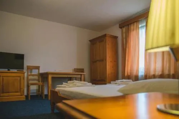 Room 6 of 19