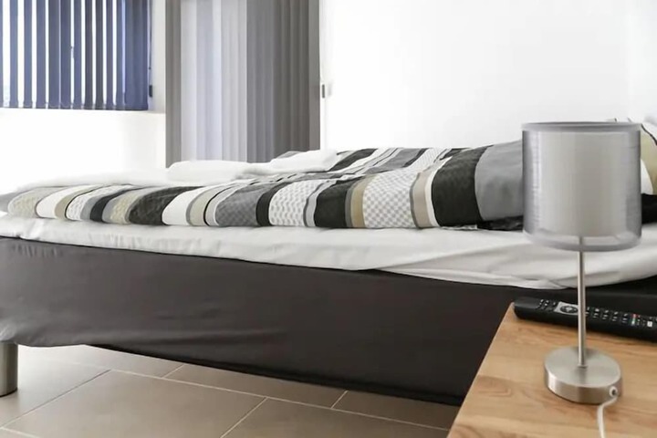 Room 4 of 20