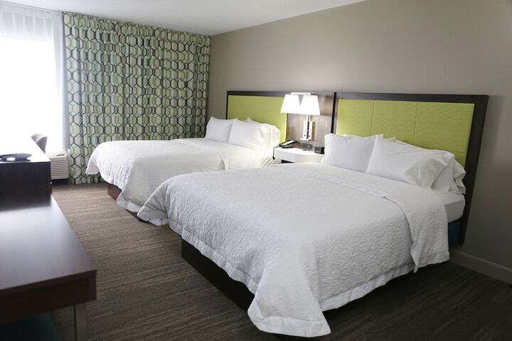 2 Double Beds (3 of 5)