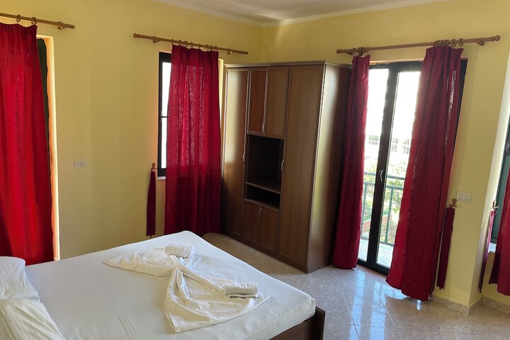 Room 13 of 31