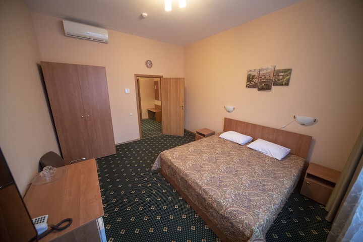 Room 25 of 51