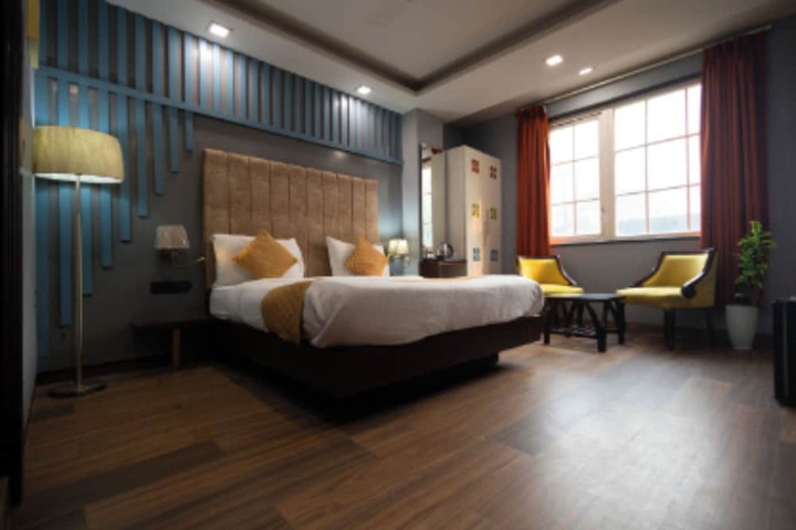 Room 9 of 25