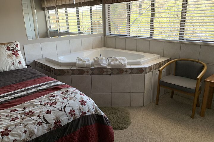 Room 4 of 186