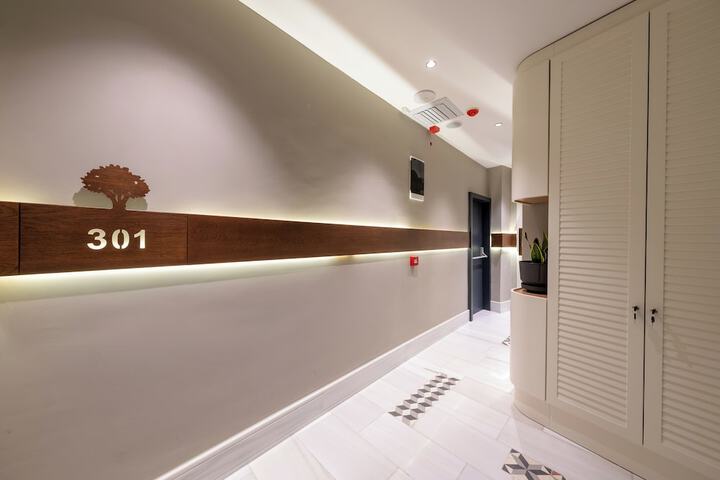 Ballroom/Hall 65 of 76