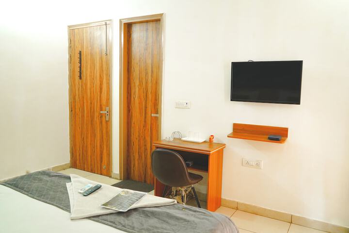 Room 2 of 3
