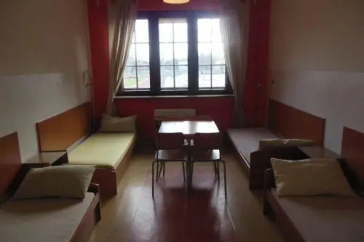 Room 6 of 18