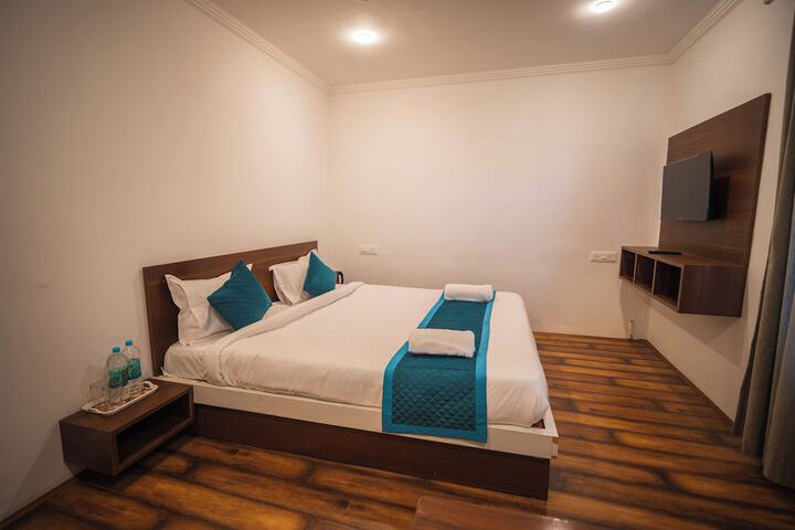 Room 7 of 16