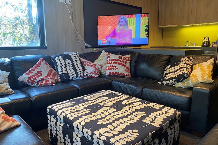 Lounge 11 of 18