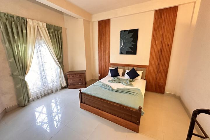 Room 9 of 28