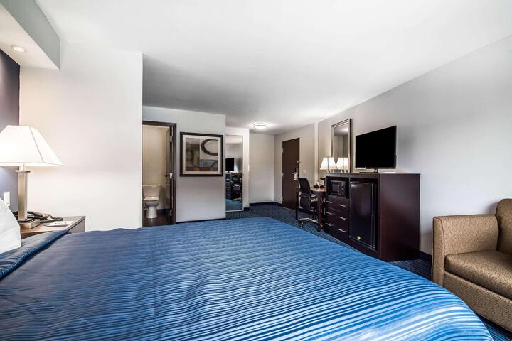 Queen Bed Accessible (10 of 20)