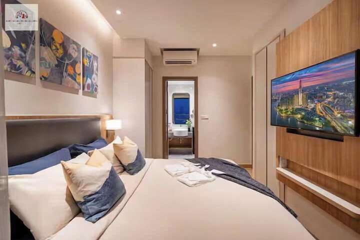 Room 3 of 100