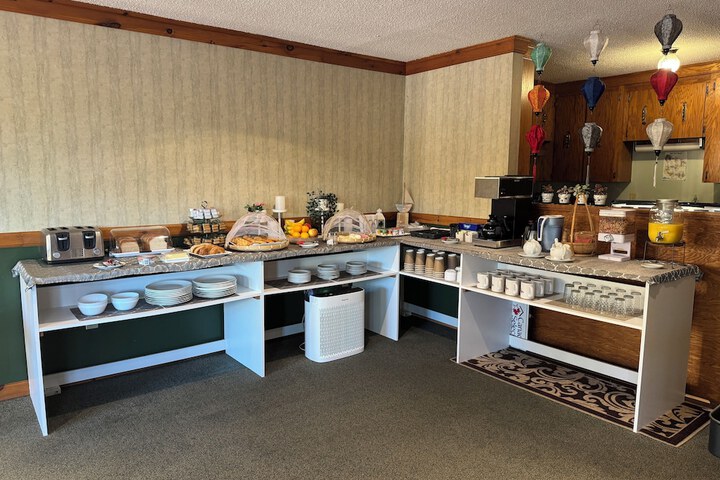 Breakfast/Coffee Service 30 of 39