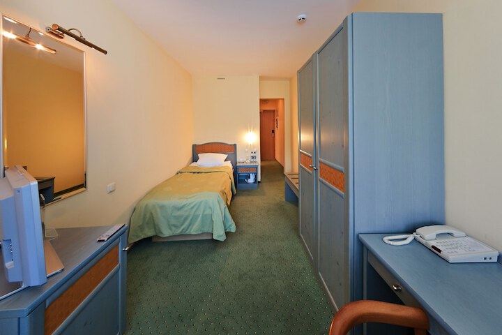 Room 4 of 30