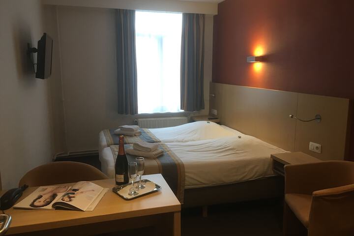 Room 8 of 39
