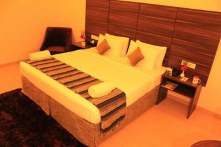 OYO Premium Mysore Hootagalli