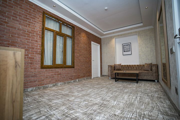Room 26 of 38
