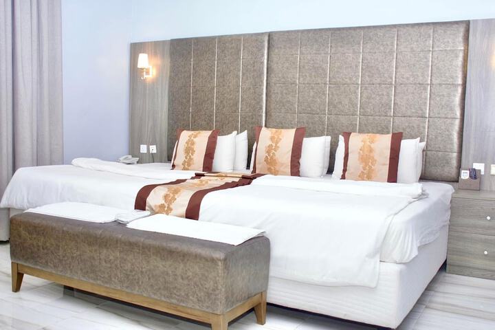 Room 18 of 102